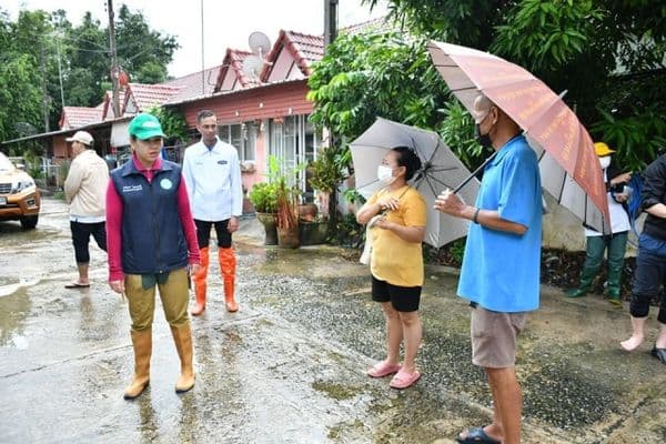 ภาพประกอบข่าว ลำดับที่ 1 จาก ลงพื้นที่มอบถุงยังชีพให้กำลังใจประชาชน วันที่ 10 ต.ค. 65