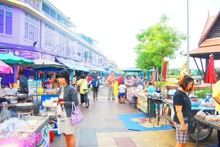 ตลาดริมน้ำลานสะแกกรัง
