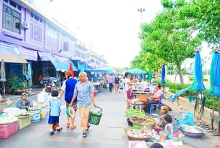 ตลาดริมน้ำลานสะแกกรัง