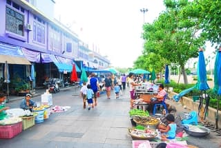 ตลาดริมน้ำลานสะแกกรัง