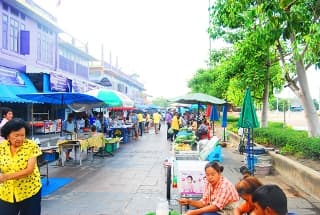 ตลาดริมน้ำลานสะแกกรัง